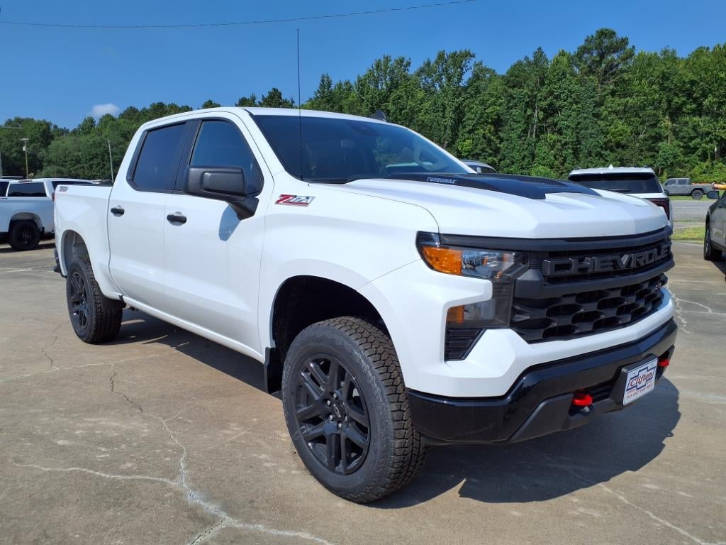 2025 Chevrolet Silverado 1500 Custom Trail Boss in Summit White — front three-quarter view